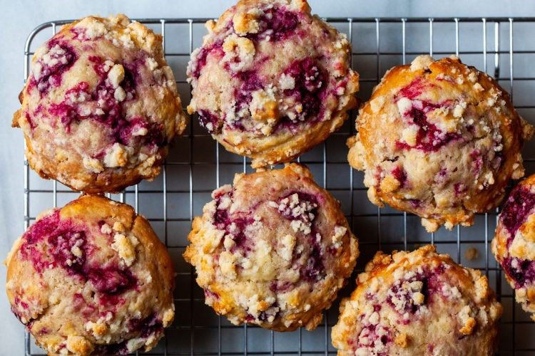 Perfect Raspberry Streusel Muffins